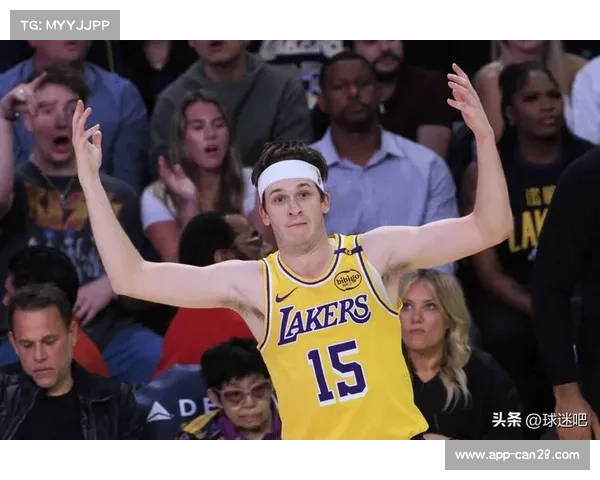 里夫斯连续命中三分,湖人替补席沸腾庆祝扩大优势 里夫斯连续命中三分,湖人替补席沸腾庆祝扩大优势