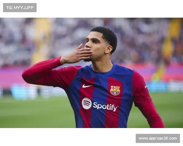 阿劳霍参与合练,巴萨后防危机现转机 阿劳霍参与合练,巴萨后防危机现转机